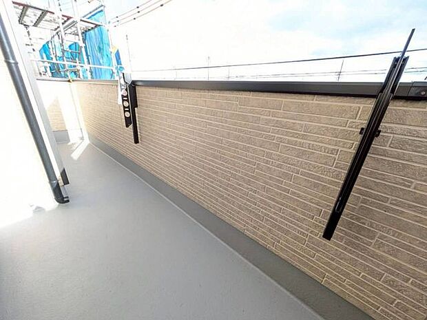 バルコニーには物干し金具付き+*