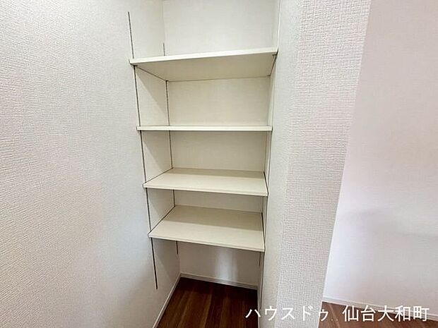 お風呂上りにすぐに使いタオルやパジャマの定位置に◎可動式で高さの調整ができます