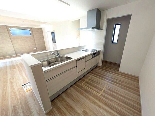 リビングが見渡せる対面キッチンなら、会話も楽しみながらお料理がはかどります♪