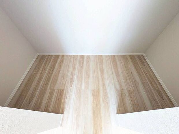 ウォークインクロゼットは、洋服だけでなくバッグや小物もまとめて収納♪