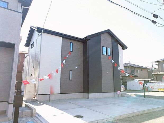 お車3台OKな駐車スペース+*