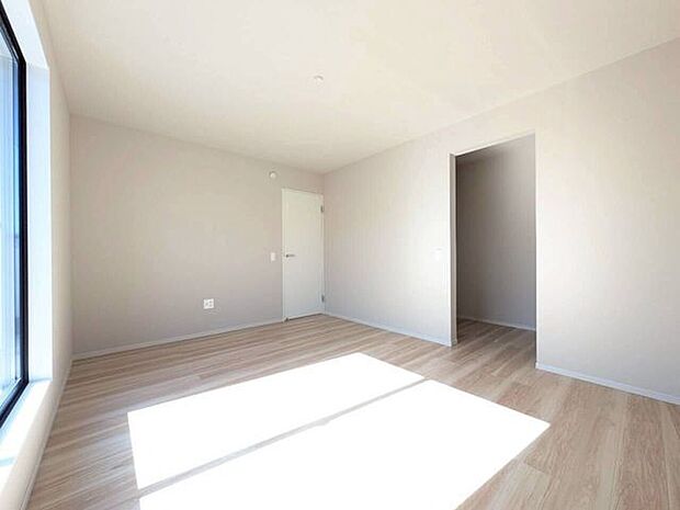 主寝室にはウォークインクロゼットあり+*