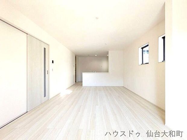 奥行きのあるリビングは、家具の配置がしやすいのが◎