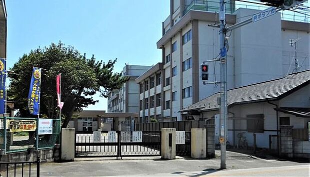 沖野小学校 560m