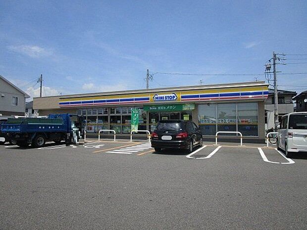ミニストップ一宮三条店 520m