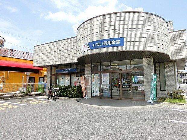 いちい信用金庫今伊勢支店 1080m