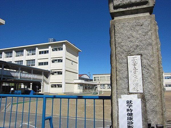 葉栗小学校 700m