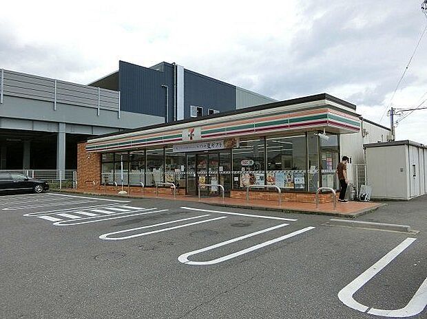 セブンイレブン 一宮黒田十一の通り店 580m