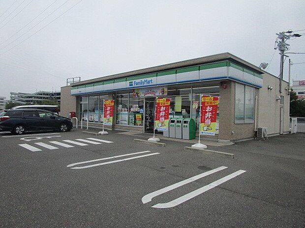 ファミリーマート 一宮黒田店 1200m