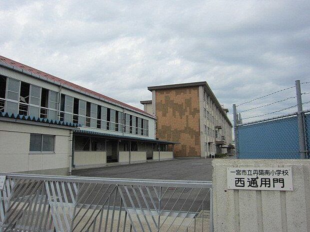丹陽南小学校 140m