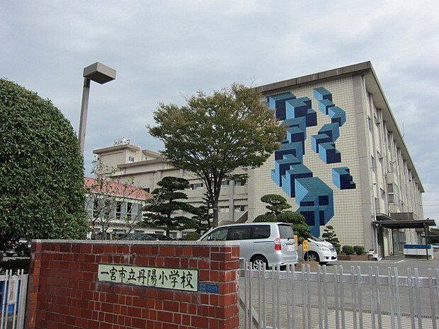 丹陽小学校 650m