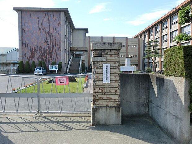 向山小学校 450m
