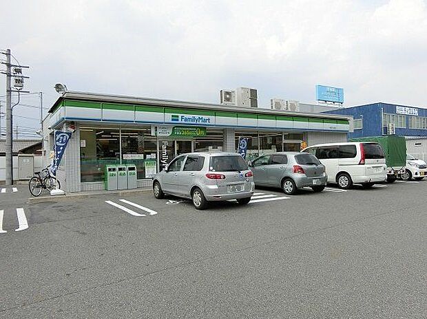 ファミリーマート 一宮三ツ井店 680m