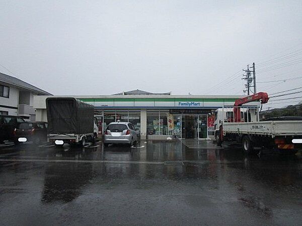 ファミリーマート一宮東五城店 520m