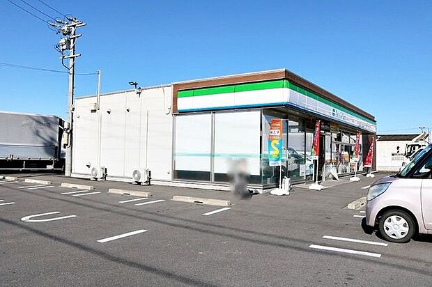 ファミリーマート一宮大毛店 680m
