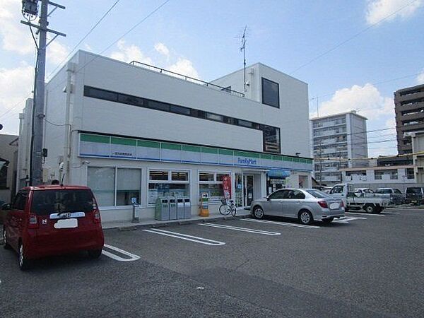 ファミリーマート一宮市民病院前店 720m