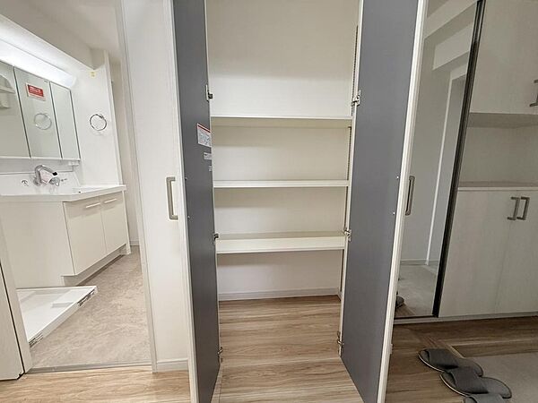 パントリーがついていて収納に便利です。