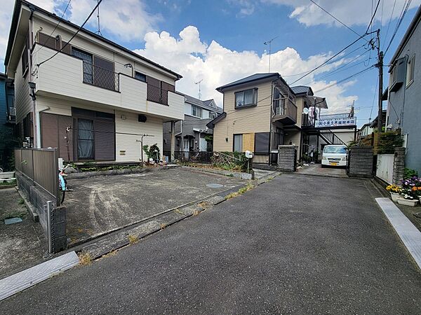 接道間口6526ｍｍなので、駐車場並列2台設置可能です。