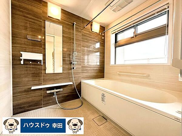 浴室窓も有り、換気も十分に行えます。