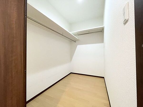 主寝室にはしっかりウォークインクローゼット。