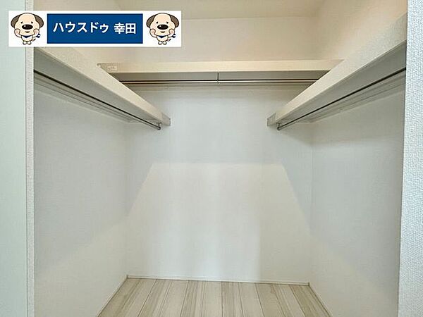 衣服などを十分に収納していただけます