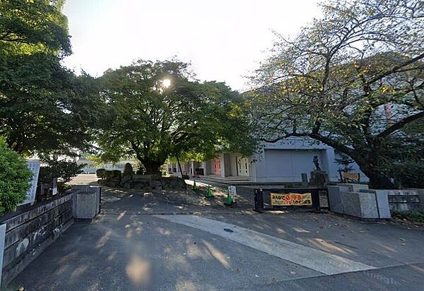 梅園小学校 1410m