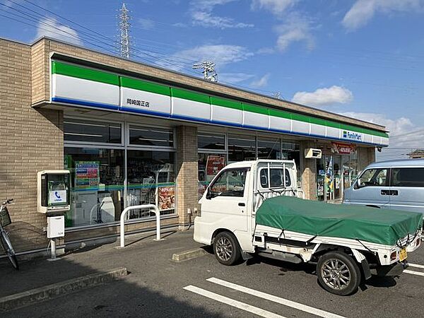 ファミリーマート 岡崎国正店 300m