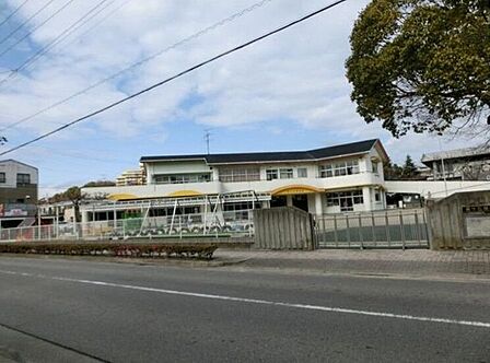 燕ケ丘保育園 260m