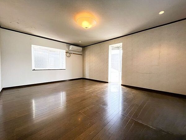2階洋室約15帖。※一部荷物など消しております。