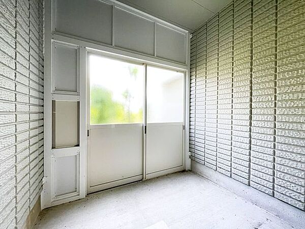 屋外ともつながる土間収納。※一部荷物など消しております。