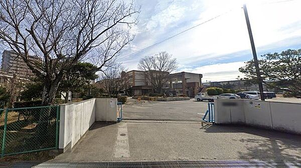三島小学校 820m