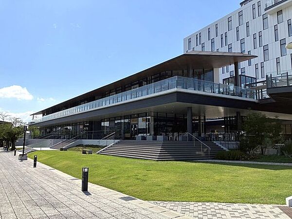 RIVERSIDE TERRACE 550m