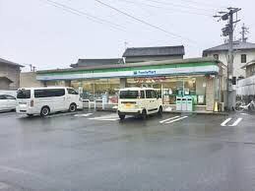 ファミリーマート 蒲郡塩津店 1970m