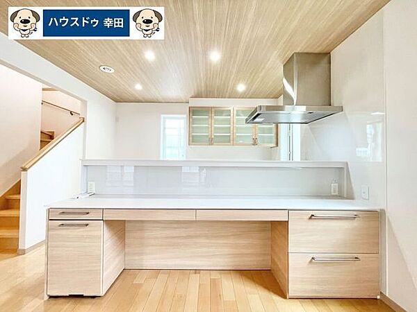 キッズカウンターキッチン勉強を見守りながら料理を作れます。