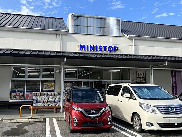 ミニストップ 道の駅藤川宿店 710m