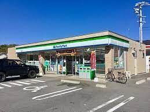 ファミリーマート 蒲郡竹谷店 590m