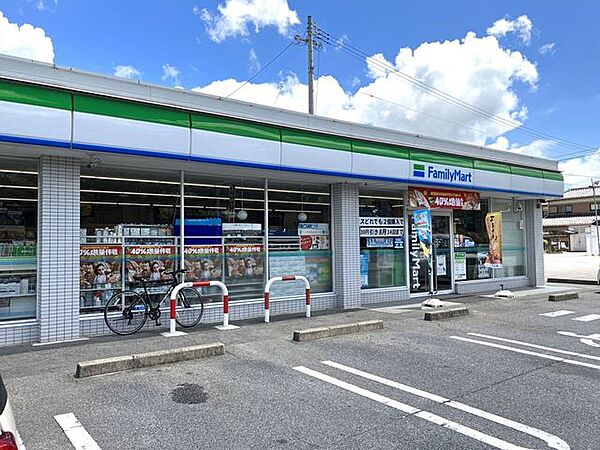ファミリーマート 幸田六栗店 570m