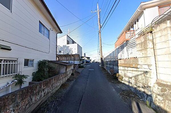 前面道路は、落ち着いた住環境