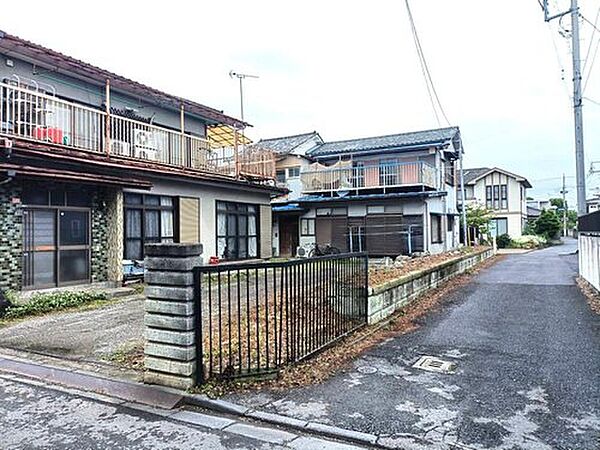 南側道路に面し、日当たり良好で嬉しい立地です