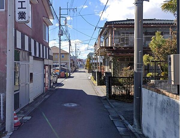 南側道路は、落ち着いた住環境です