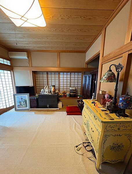 １０帖の落ち着いた雰囲気の和室です。来客用にもお使いいただけます。