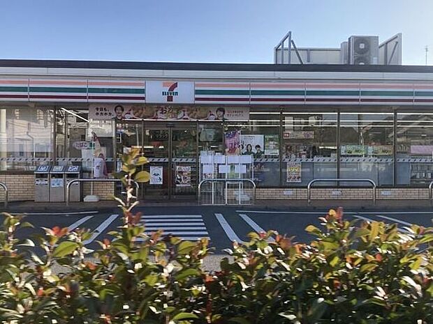セブンイレブン保木間3丁目店 290m