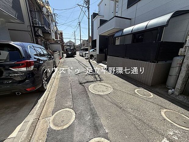 閑静な住宅街の前面道路。落ち着いた住環境で安心して暮らせます。