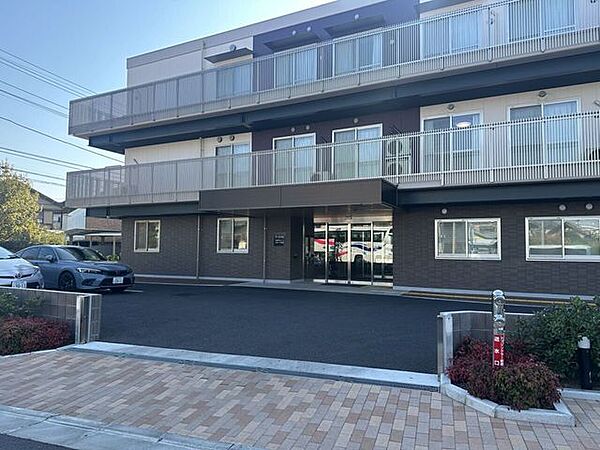 ピオーネ足立家庭的で温かい雰囲気が魅力の介護施設。専門スタッフが常駐し、安心のケアと快適な生活環境を提供。入居者が穏やかに過ごせるサポート体制が整っています。 490m