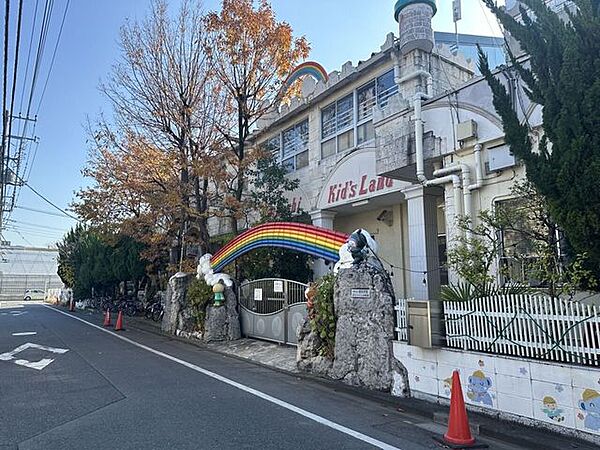 足立つくし幼稚園のびのび遊べる環境と丁寧な保育が魅力。季節行事や体験活動が充実し、子どもの個性を大切に育む地域に親しまれた幼稚園です。 620m