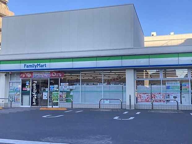 ファミリーマート 東保木間2丁目店 360m