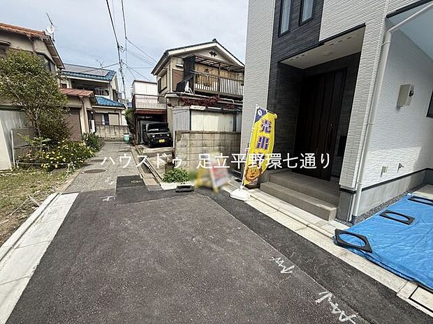 落ち着いた住宅街に位置し、静かな住環境。駐車スペースも確保されており利便性良好です。
