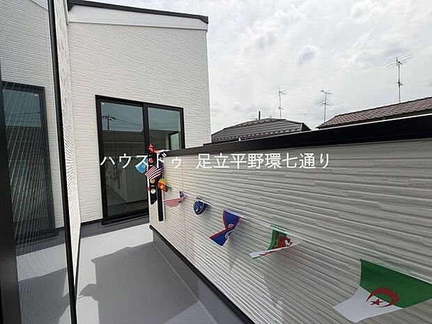 プライバシー性の高いバルコニーは外からの視線を気にせず安心。日常使いしやすい設計です。