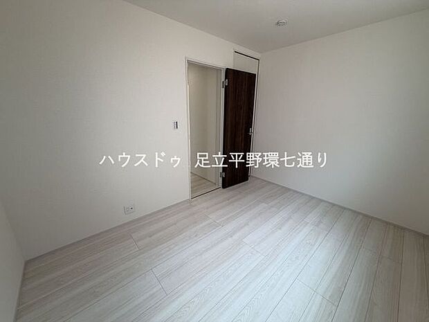 シンプルで使いやすい居室は、家具の配置もしやすくお好みのレイアウトを楽しめます。