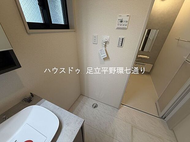 洗面・浴室の動線がスムーズで、日常の家事や身支度がしやすい配置です。